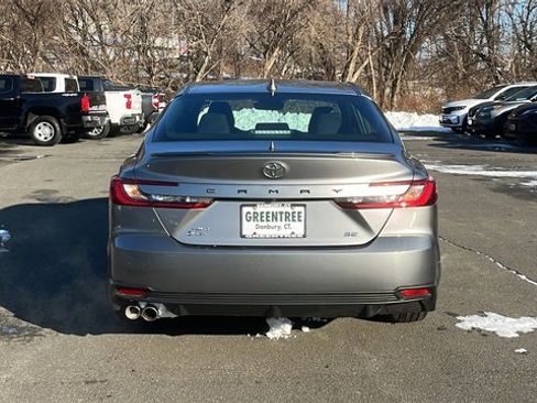 Used 2025 Toyota Camry SE image 4