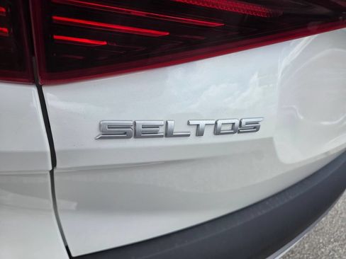 Used 2023 Kia Seltos EX AWD/4WD image 12