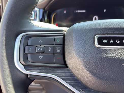 Used 2022 Jeep Wagoneer Series III w/ Premium Group I AWD/4WD image 33