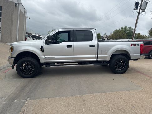 Used 2018 Ford F250 XLT w/ XLT Value Package image 2