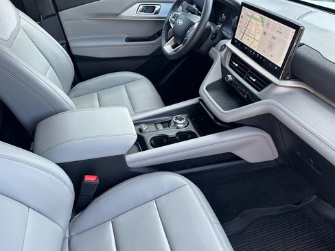New 2025 Ford Explorer Active w/ Active Comfort Package image 14