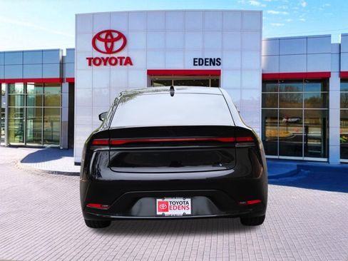 Used 2025 Toyota Prius AWD image 4
