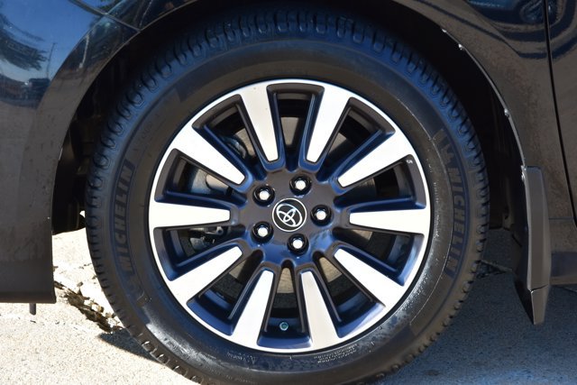 Used 2019 Toyota Sienna Limited Premium FWD image 10