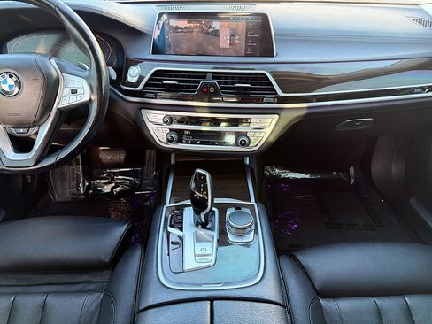 Used 2020 BMW 740i w/ Cold Weather Package RWD image 19