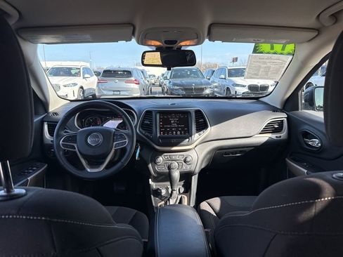 Used 2017 Jeep Cherokee Latitude w/ Cold Weather Group image 17