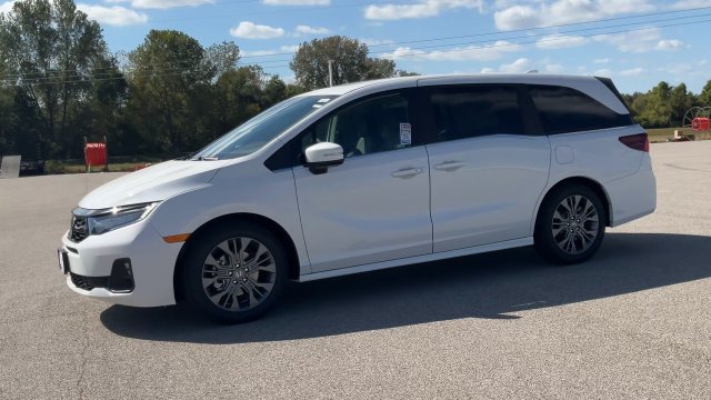 New 2027 Honda Odyssey Touring image 4
