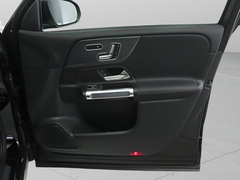 Used 2026 Mercedes-Benz GLB 250 image 21
