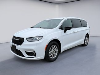 Used 2024 Chrysler Pacifica Touring-L video 1