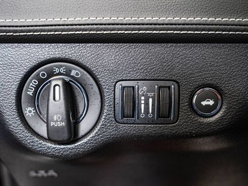 Used 2023 Chrysler 300 C RWD image 26