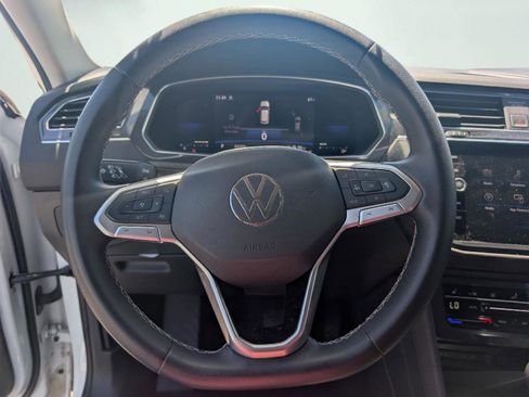 Used 2022 Volkswagen Tiguan SE AWD/4WD image 11
