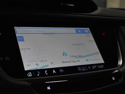 Certified 2025 Cadillac XT5 Premium Luxury w/ LPO, Floor Liner Package image 20