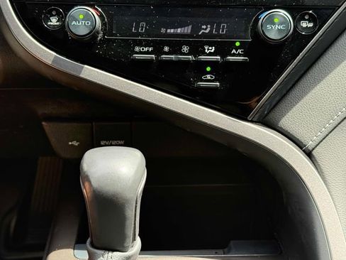 Used 2023 Toyota Camry SE image 4