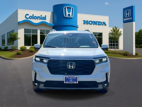 Used 2024 Honda Pilot Touring image 11