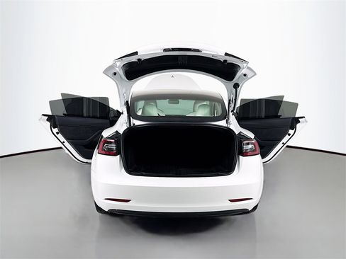 Used 2022 Tesla Model 3 image 32