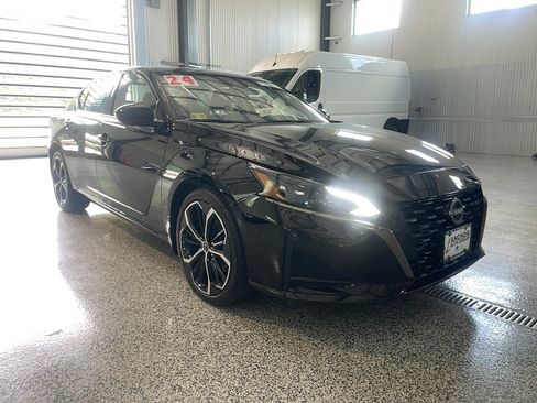 Used 2024 Nissan Altima 2.5 SR w/ SR Premium Package AWD/4WD image 1