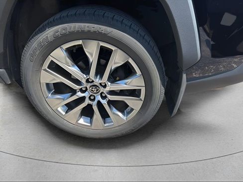 Used 2021 Toyota RAV4 XLE Premium AWD/4WD image 5