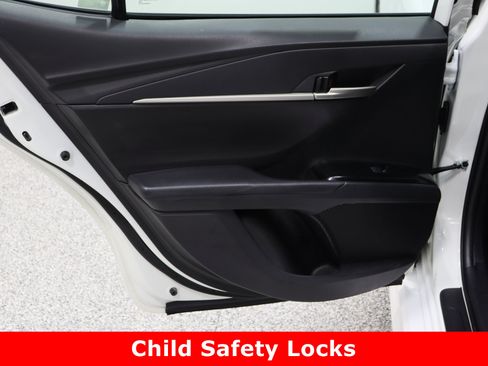 Used 2025 Toyota Camry SE image 26