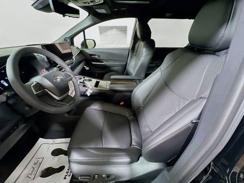 New 2026 Toyota Sienna Platinum AWD/4WD image 17