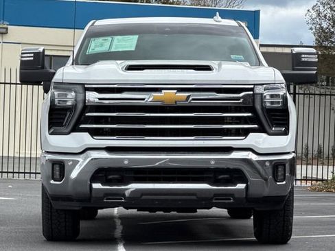 Used 2024 Chevrolet Silverado 2500 LTZ w/ LTZ Convenience Package image 9
