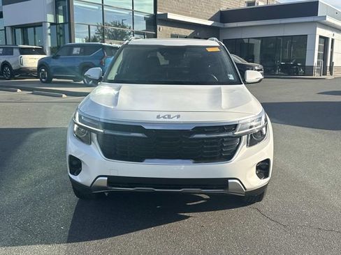 Used 2024 Kia Seltos EX image 2