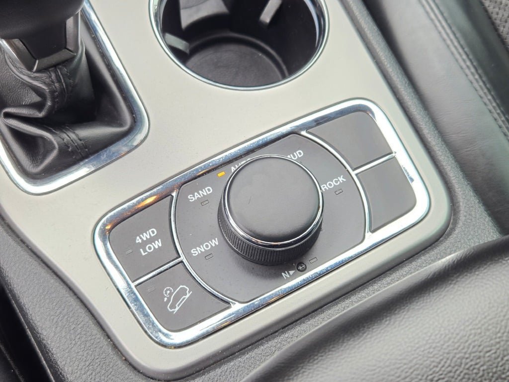 Used 2021 Jeep Grand Cherokee Limited w/ Luxury Group II AWD/4WD image 32
