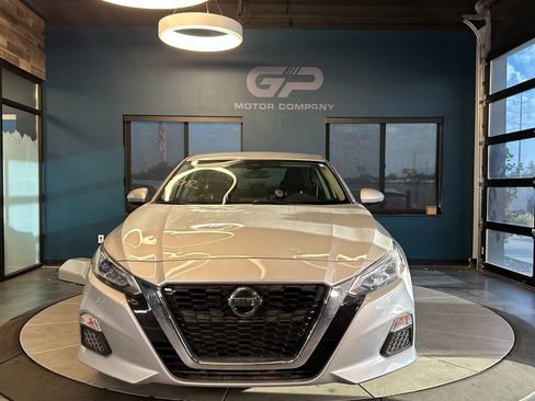 Used 2022 Nissan Altima 2.5 SV FWD image 8