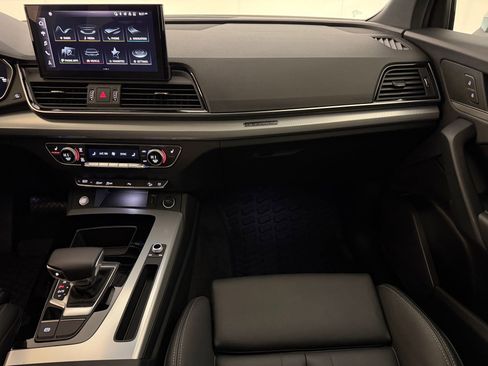 Certified 2025 Audi Q5 2.0T Premium w/ Convenience Plus Package AWD/4WD image 29