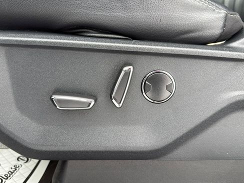 Used 2025 Ford F150 Lariat w/ Equipment Group 502A High image 28