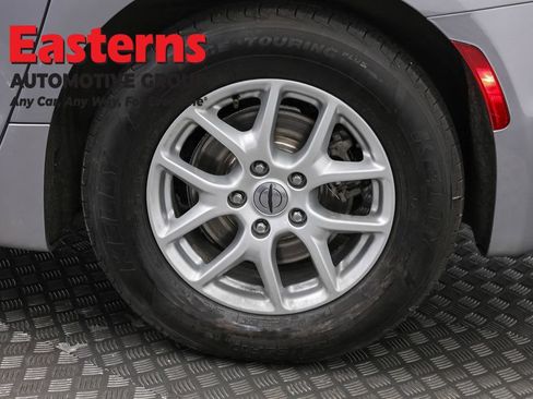 Used 2021 Chrysler Pacifica Touring-L FWD image 36