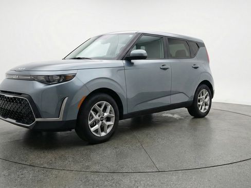 Used 2025 Kia Soul LX w/ LX Technology Package FWD image 3