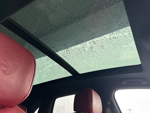 Used 2022 Porsche Cayenne S image 17