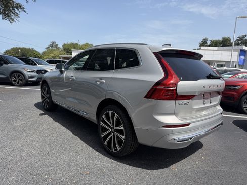 Certified 2023 Volvo XC60 B5 Ultimate w/ Climate Package FWD image 5