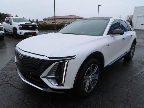 Used 2024 Cadillac Lyriq Luxury RWD image 3
