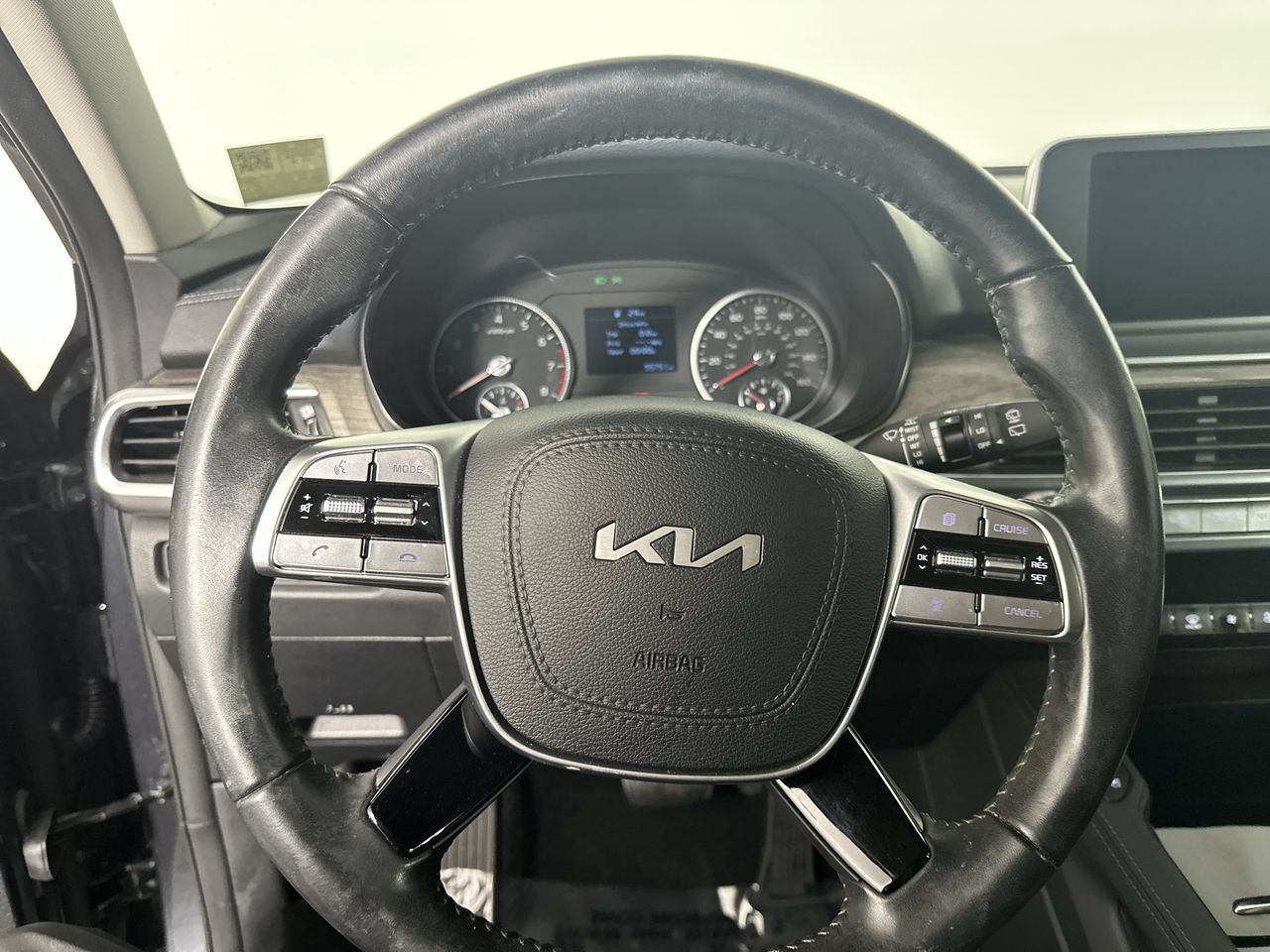 Used 2022 Kia Telluride EX w/ EX Premium Package FWD image 5