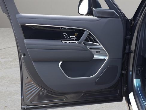 New 2025 Land Rover Range Rover SE image 10