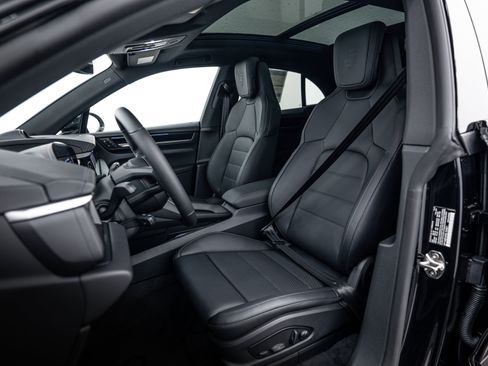 New 2025 Porsche Macan 4S Electric image 5