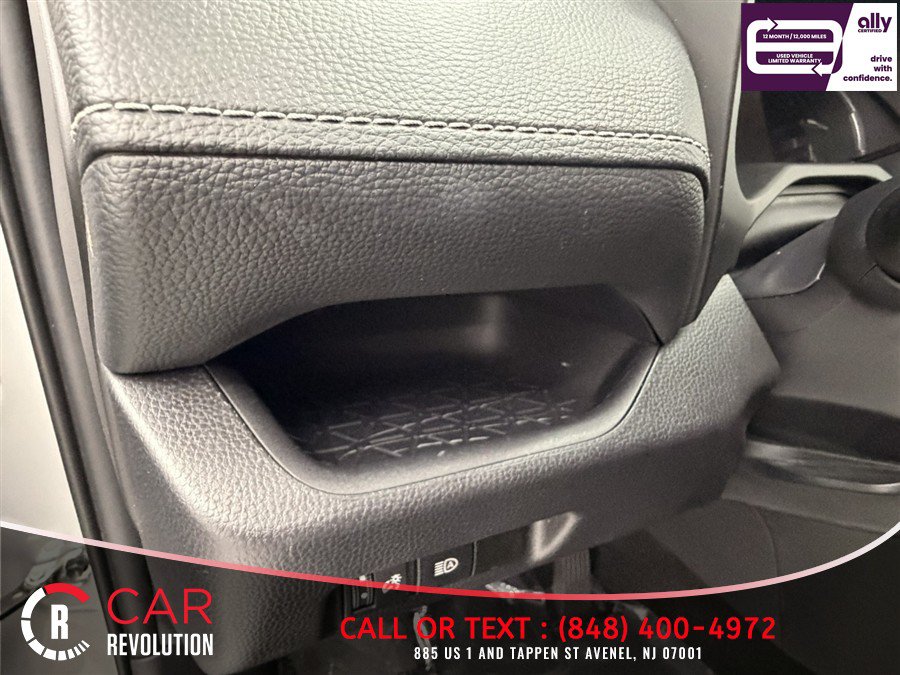 Used 2025 Toyota RAV4 LE AWD/4WD image 15