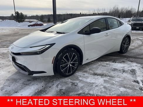 Used 2025 Toyota Prius XLE image 3