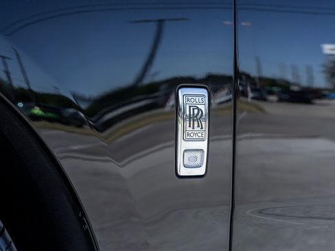 Used 2025 Rolls-Royce Cullinan image 18