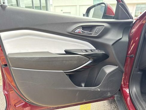 Used 2025 Chevrolet Trax LT FWD image 19