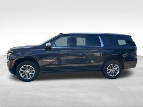 New 2025 Chevrolet Suburban Premier image 2