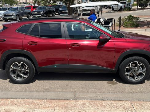 Used 2025 Chevrolet Trax LT FWD image 9