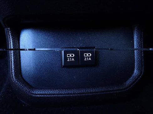 Used 2021 Toyota Highlander XLE AWD/4WD image 12
