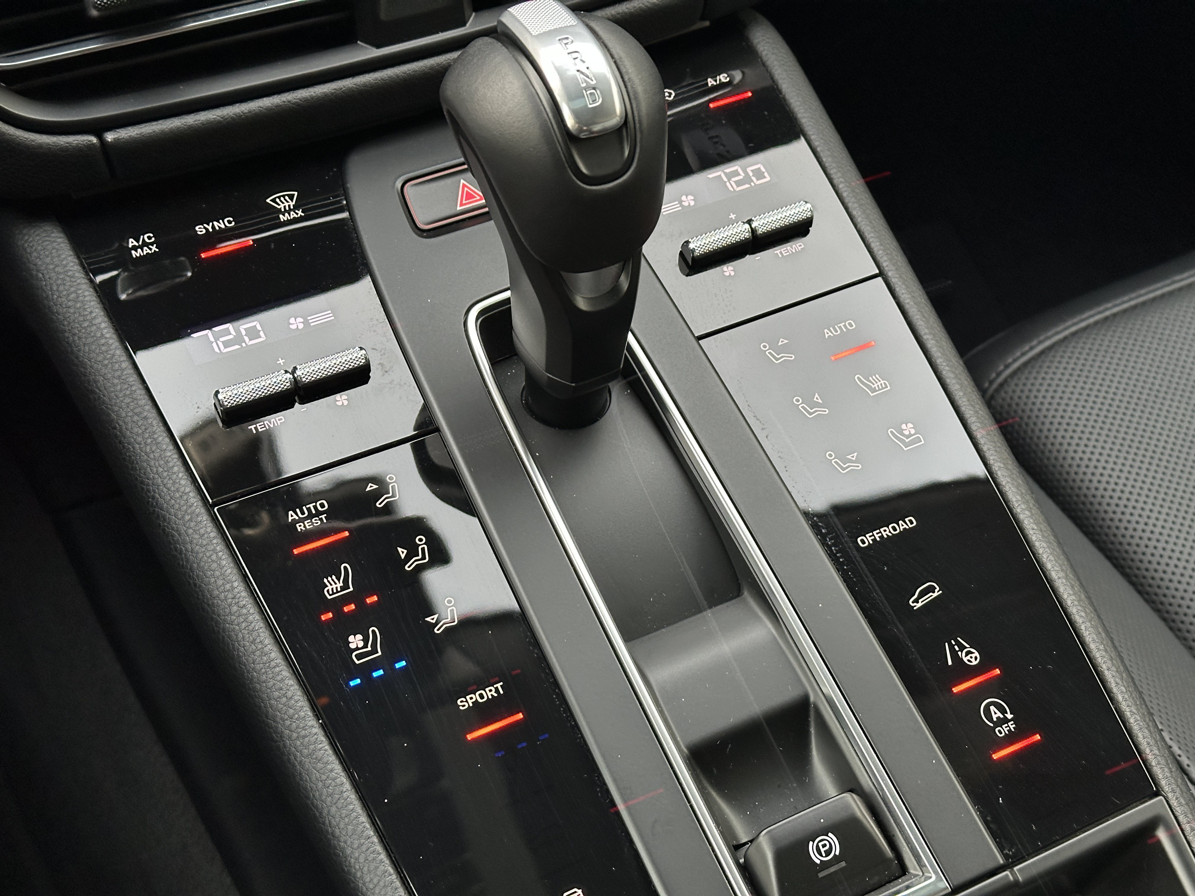 Certified 2025 Porsche Macan AWD/4WD image 26