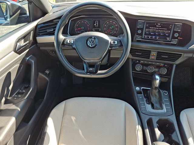 Used 2020 Volkswagen Jetta R-Line w/ R-Line Cold Weather Package FWD image 14