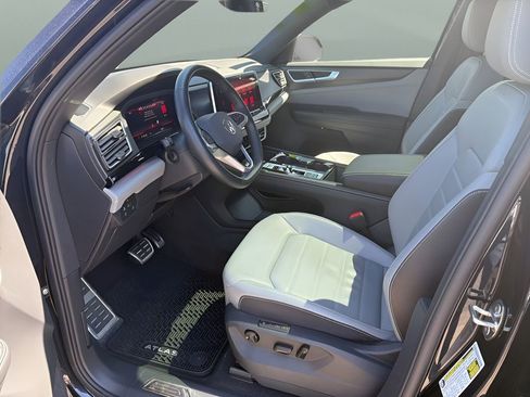Used 2024 Volkswagen Atlas Cross Sport SEL R-Line AWD/4WD image 12