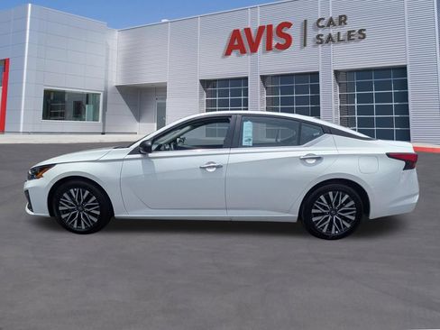 Used 2025 Nissan Altima 2.5 SV FWD image 11