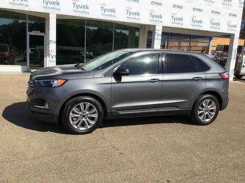 Used 2024 Ford Edge Titanium image 2