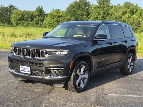 Used 2022 Jeep Grand Cherokee L Limited AWD/4WD image 3