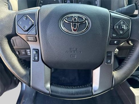 Used 2022 Toyota Tacoma TRD Off-Road AWD/4WD image 12